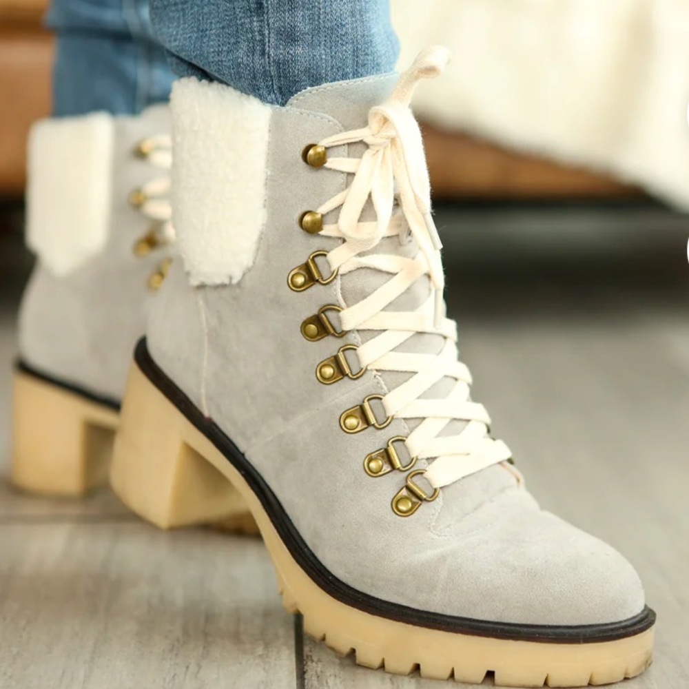 NWT MONROE LACE-UP BOOTIE - Lt Grey Sz: 8.5